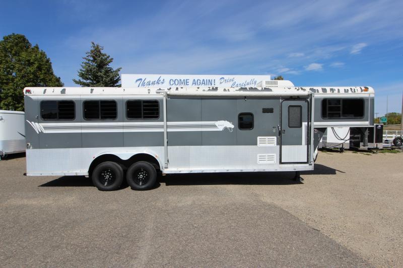 2000 S and H Trailers 3HR GN LQ Horse Trailer 2000 S and H Trailers 3HR GN LQ Horse Trailer
