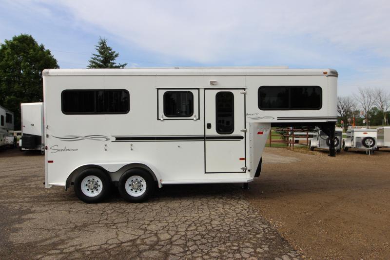2007 Sundowner Trailers 2HR GN Horse Trailer 2007 Sundowner Trailers 2HR GN Horse Trailer