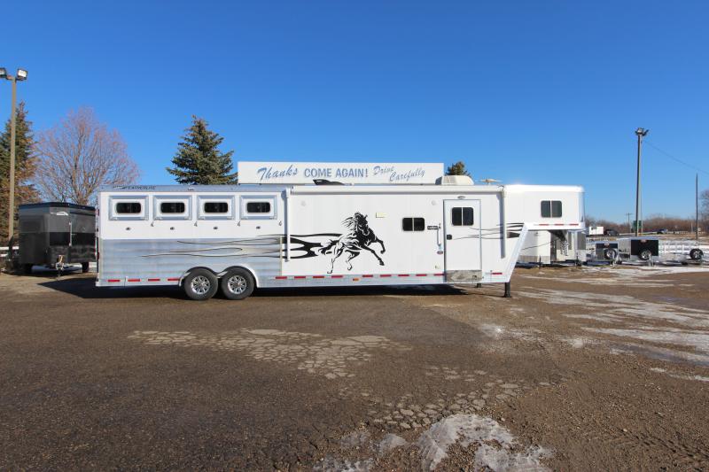 2016 Featherlite Living quarter 4 Horse Trailer 2016 Featherlite Living quarter 4 Horse Trailer