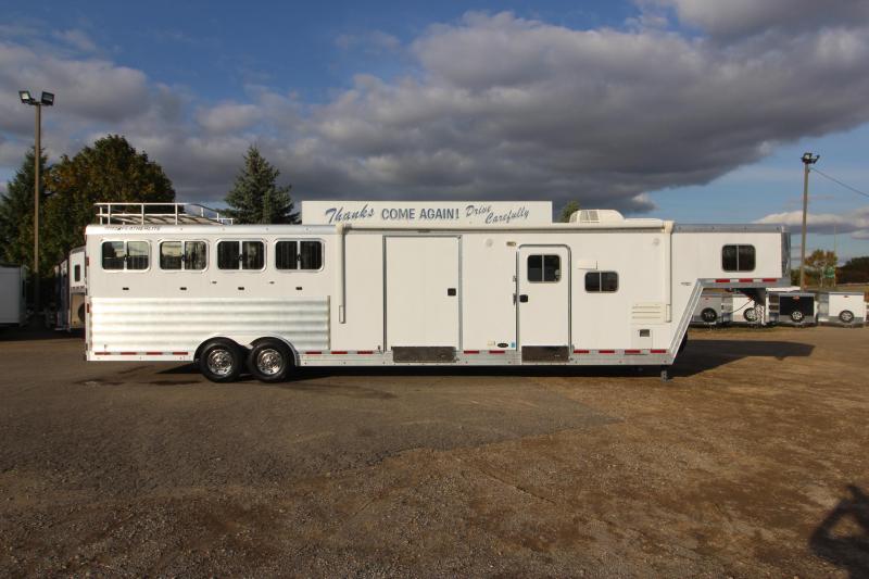 2013 Featherlite 4HR 12.5' LQ MT Horse Trailer 2013 Featherlite 4HR 12.5' LQ MT Horse Trailer