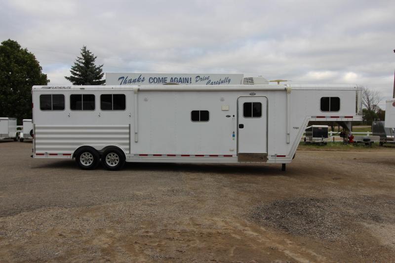 2016 Featherlite 3HR 9821 13' LQ Horse Trailer 2016 Featherlite 3HR 9821 13' LQ Horse Trailer