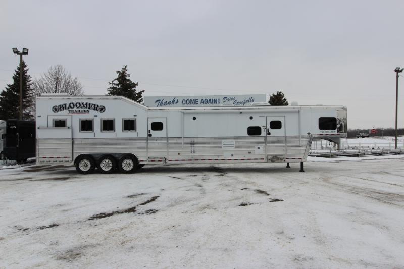 2025 Bloomer 4HR PC Side Ld LQ w/ Mid-Tack Horse Trailer
