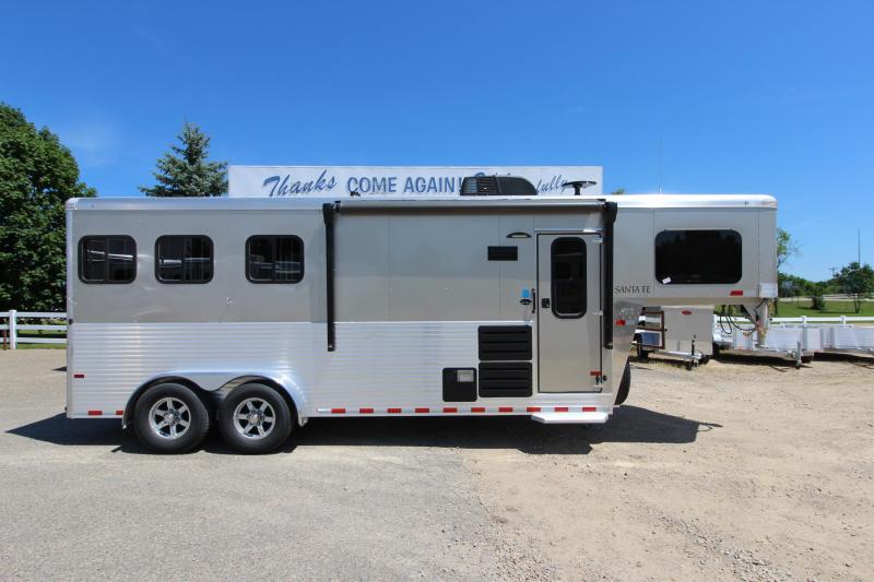 2019 Sundowner Trailers 6906 3HR 6 LQ Horse Trailer 2019 Sundowner Trailers 6906 3HR 6 LQ Horse Trailer