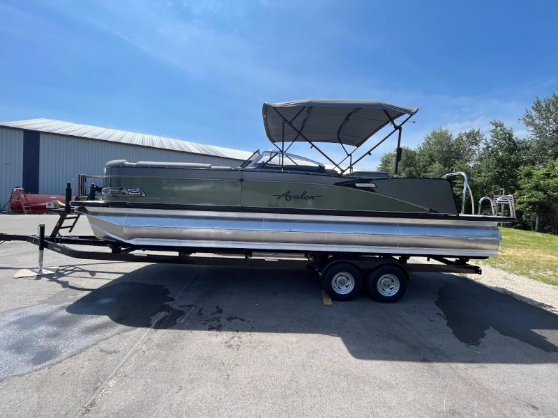 2022 Avalon Catalina Platinum 2785 Elite Windshield 2022 Avalon Catalina Platinum 2785 Elite Windshield