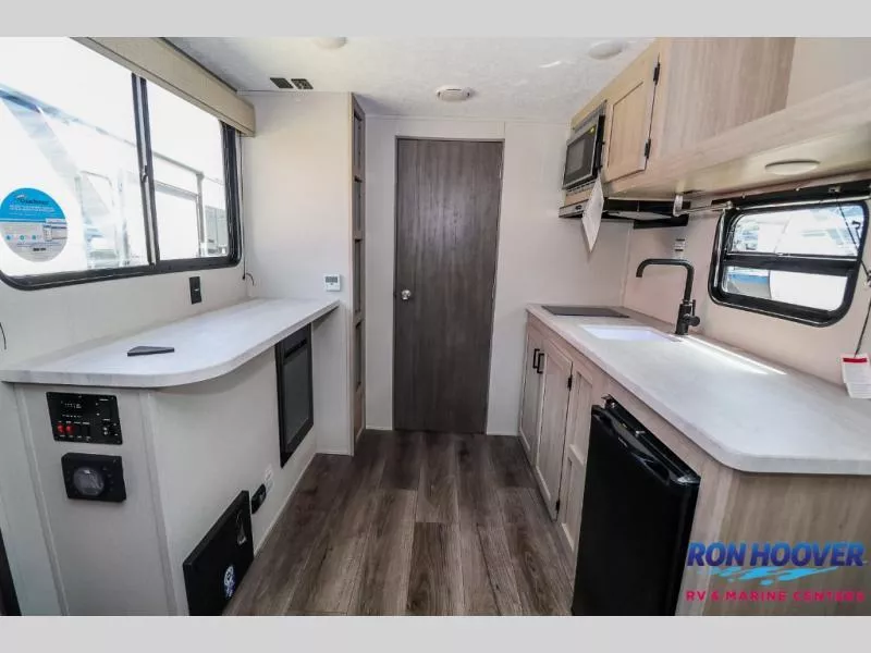 new Travel Trailers Coachmen Catalina Summit Series 7 for sale, in North Willis, TX Thumbnail 13