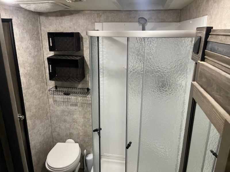 used Fifth Wheel Trailers Highland Ridge RV Mesa Ridge Limited for sale, in North Willis, TX Thumbnail 20