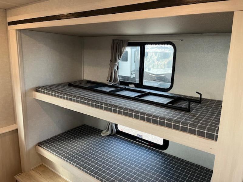 new Travel Trailers Forest River Surveyor for sale, in North Willis, TX Thumbnail 15