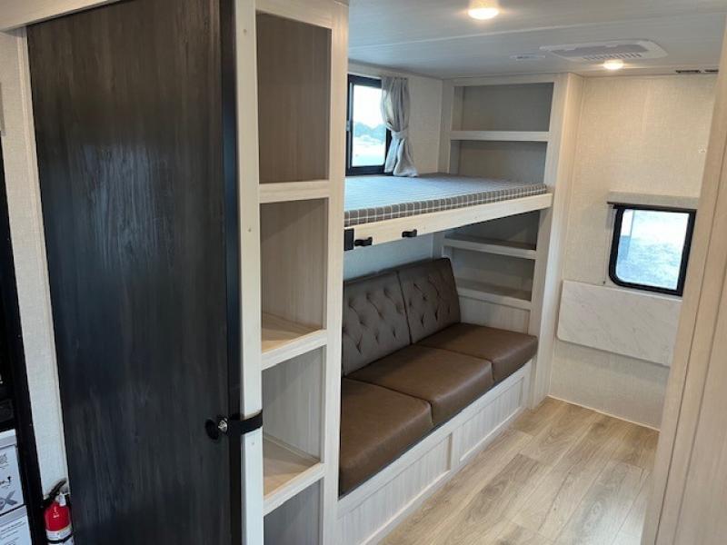 new Travel Trailers Forest River Surveyor for sale, in North Willis, TX Thumbnail 10
