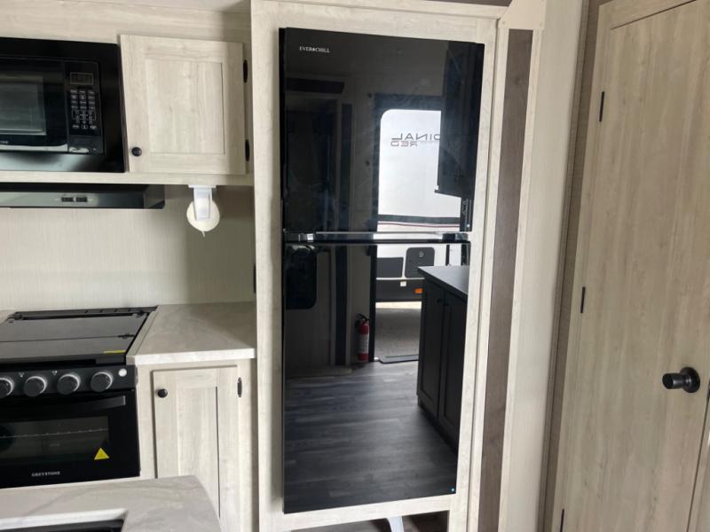 new Fifth Wheel Trailers Alliance RV Cardinal Red for sale, in Georgetown, TX Thumbnail 17