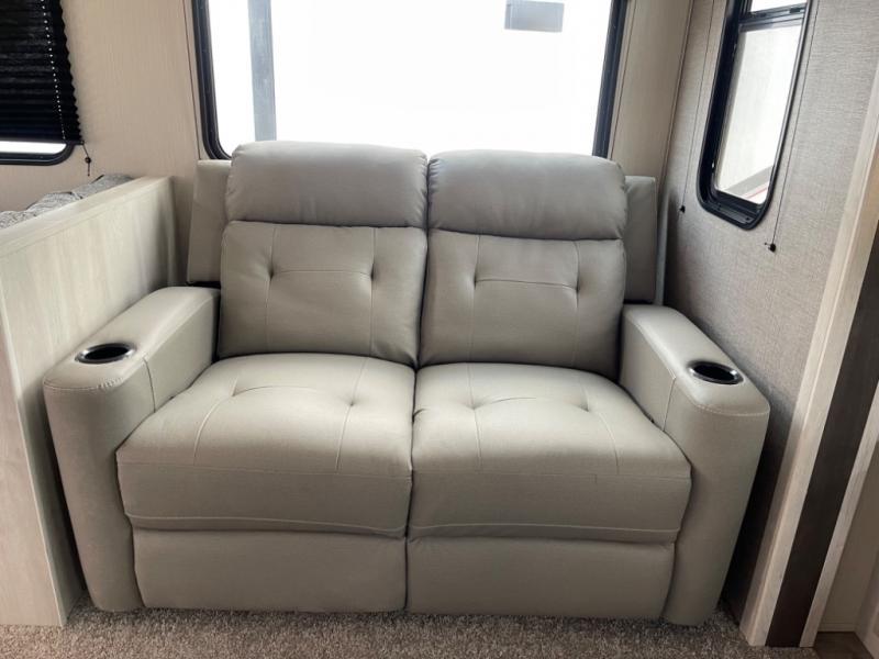 new Fifth Wheel Trailers Alliance RV Cardinal Red for sale, in Georgetown, TX Thumbnail 10