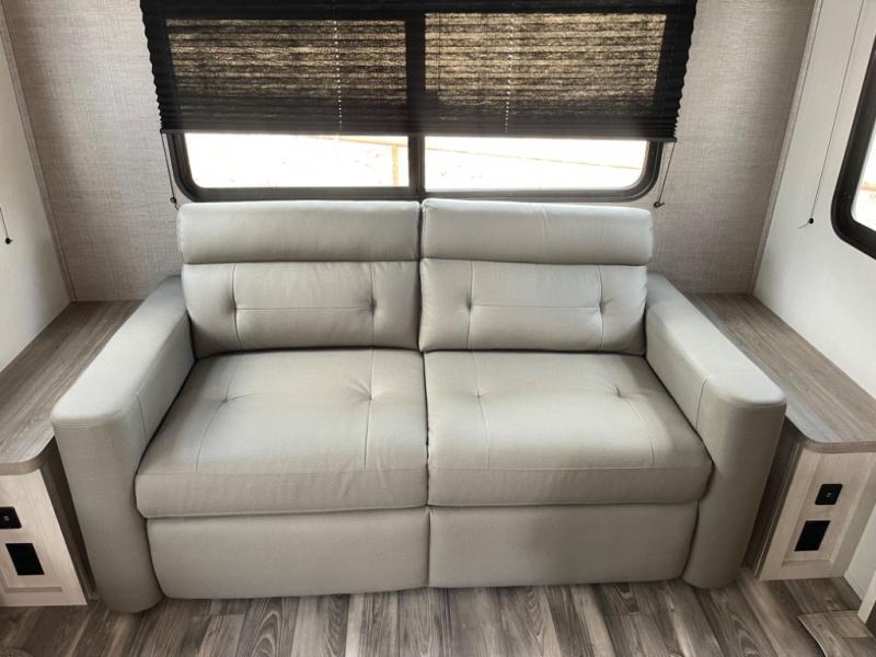new Fifth Wheel Trailers Alliance RV Cardinal Red for sale, in Georgetown, TX Thumbnail 12