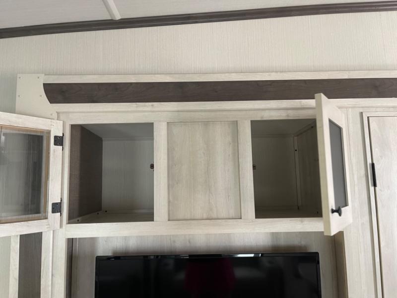 new Fifth Wheel Trailers Alliance RV Cardinal Red for sale, in Georgetown, TX Thumbnail 16