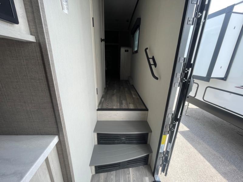 new Fifth Wheel Trailers Alliance RV Cardinal Red for sale, in Georgetown, TX Thumbnail 26