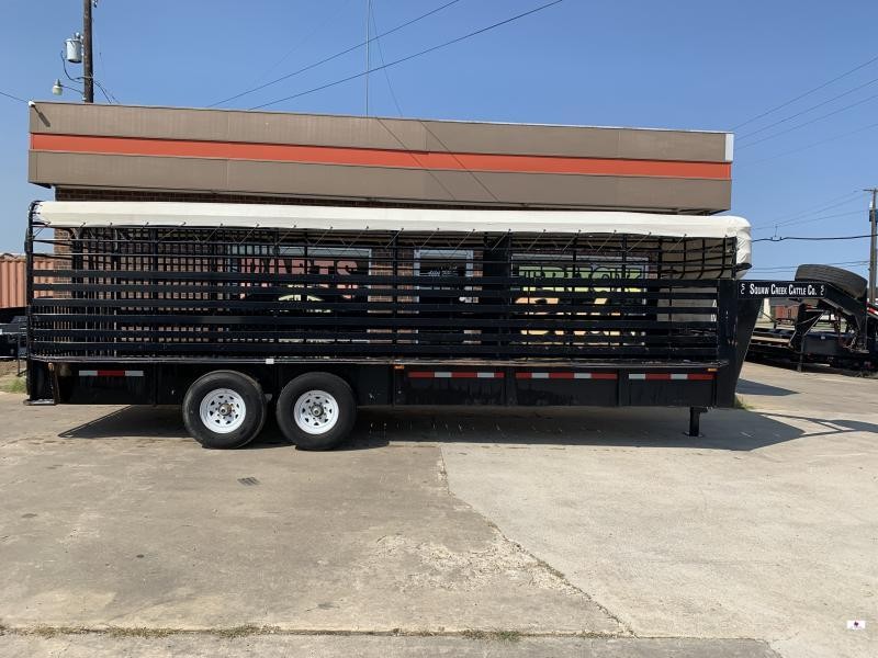 2004 CM LS Stock / Stock Combo Trailer 2004 CM LS Stock / Stock Combo Trailer