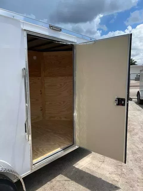 new Cargo (Enclosed) Trailers Diamond Cargo  for sale, in Saint Petersburg, FL Thumbnail 9