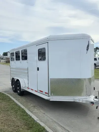2026 Featherlite Trailers 9400 17.5' Aluminum 3-Horse Slant Load Bumper Pull