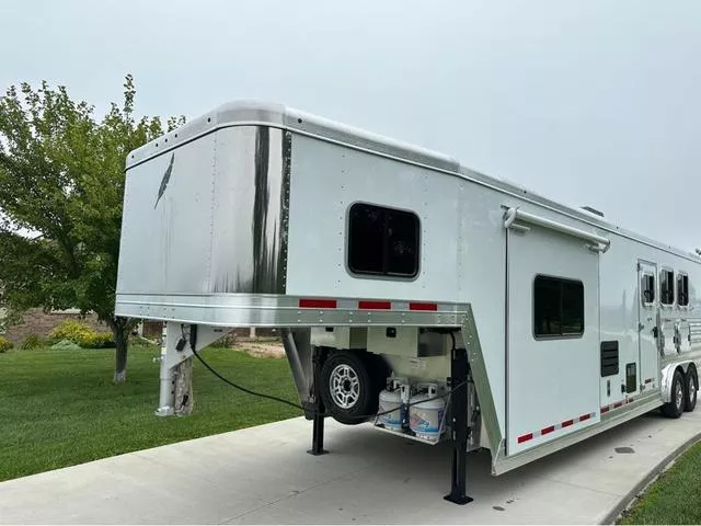 2023 Featherlite Trailers 7821-311B