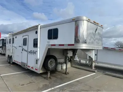 2006 Featherlite Trailers 8571 Aluminum 3-Horse Living Quarters Gooseneck