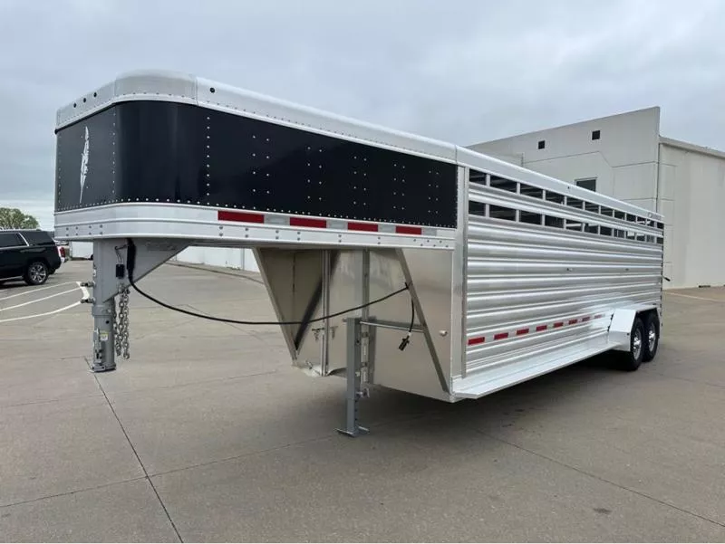 2025 Featherlite Trailers 8117-6724