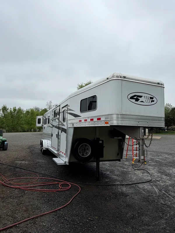 used Horse Trailers Four Star  for sale, in Middleburg, VA Thumbnail 2