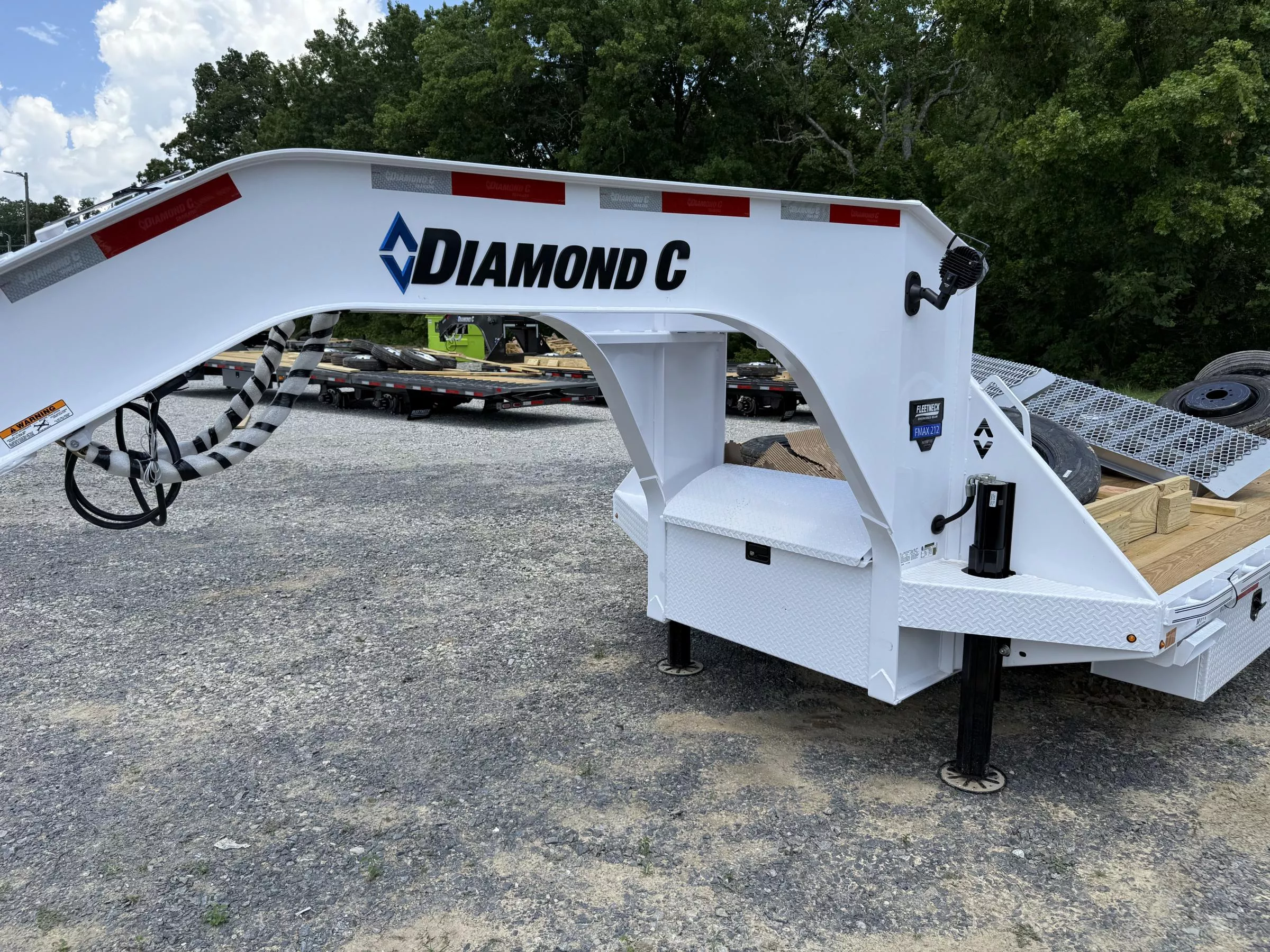 2025 Diamond C FMAX212 gooseneck Trailer 32' pacesetter edition