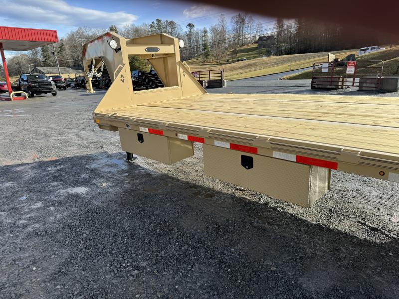 2024 Diamond C FMAX212 gooseneck Trailer 32’ hydro dove & jacks disc