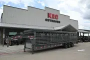 2026 DELCO 32' X 6'8" LIVESTOCK TRAILER 