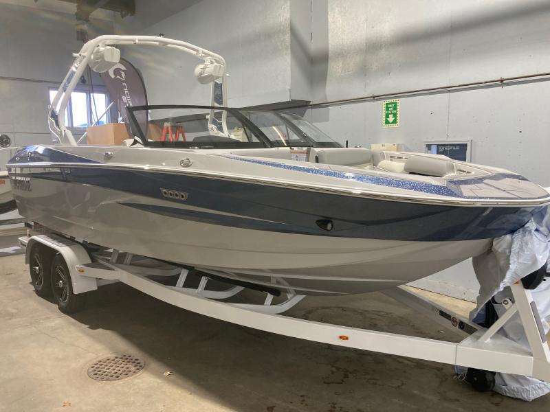 2023 Supreme S220 Surf Boat 2023 Supreme S220 Surf Boat