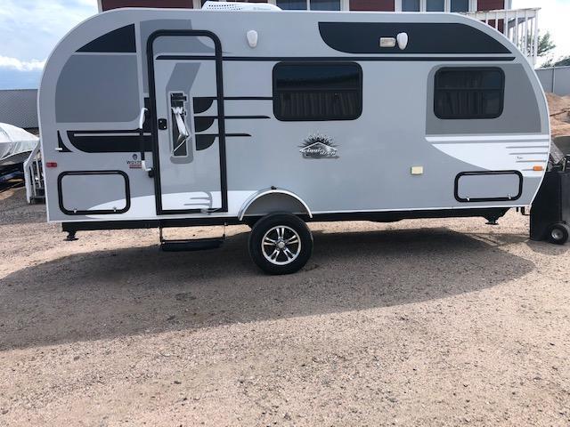 2016 Winnebago Minnie Drop 170S Travel Trailer RV 2016 Winnebago Minnie Drop 170S Travel Trailer RV