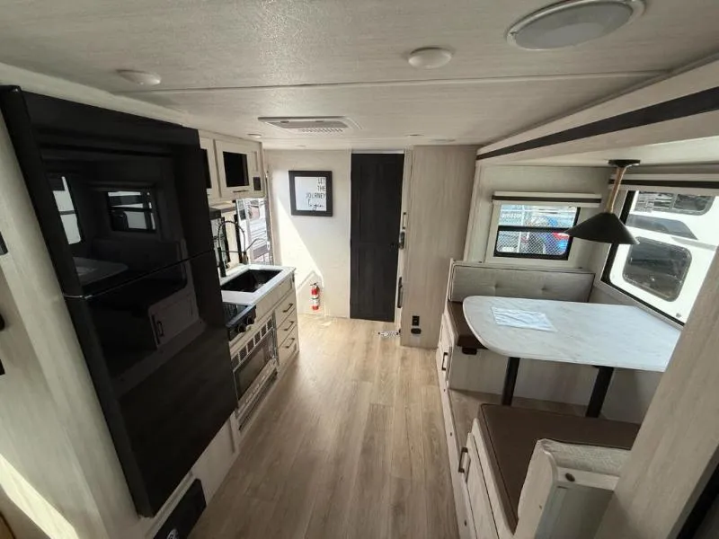 2025 Forest River surveyor 19rble