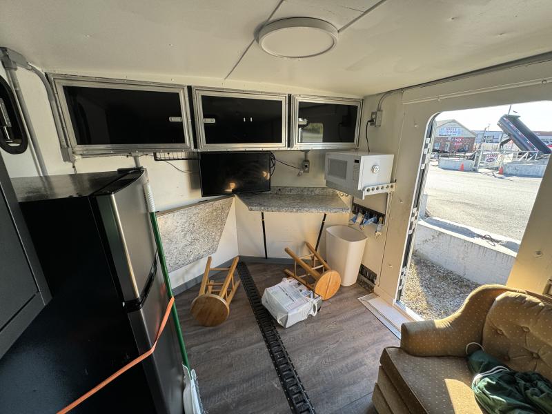 used Cargo (Enclosed) Trailers Diamond Cargo  for sale, in New Whiteland, IN Thumbnail 3
