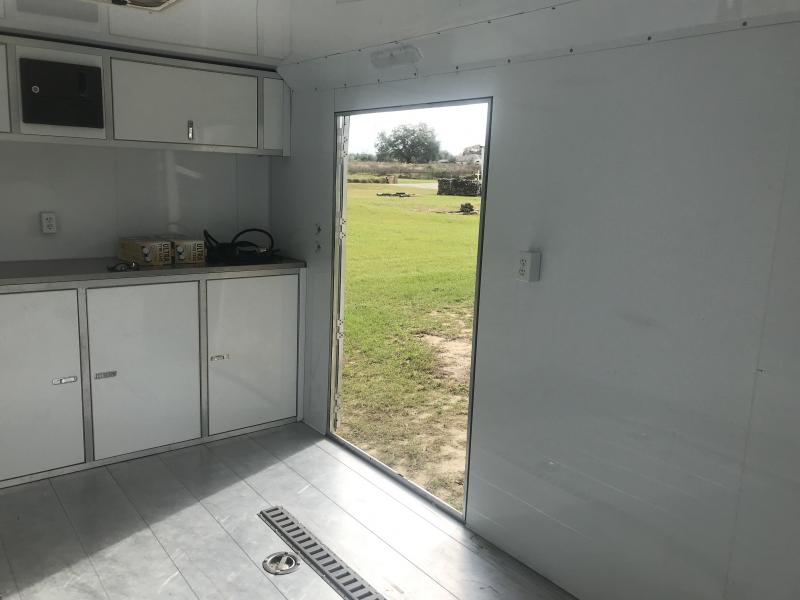 used Car Haulers / Racing Trailers Featherlite  for sale, in Okahumpka, FL Thumbnail 9
