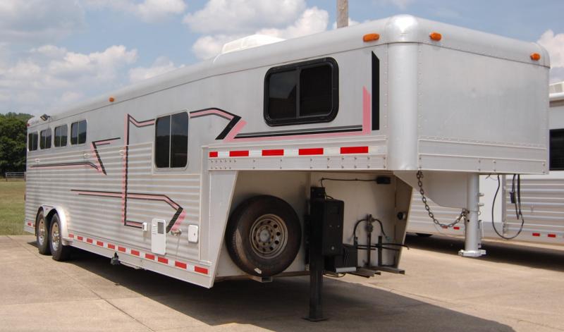 1997 4-Star Trailers Deluxe Horse Trailer 1997 4-Star Trailers Deluxe Horse Trailer