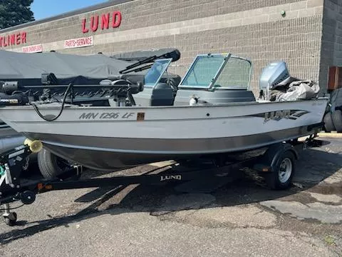 2014 Lund 1875 Impact  Fishing Boat