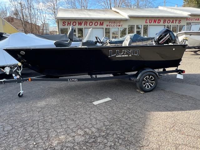 2025 Lund 1650  Rebel XL SS Blackout Fishing Boat
