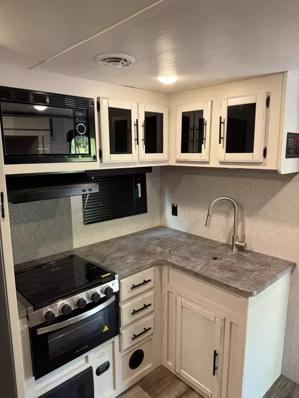 used Travel Trailers Keystone RV Crossroads for sale, in Jefferson City, MO Thumbnail 15