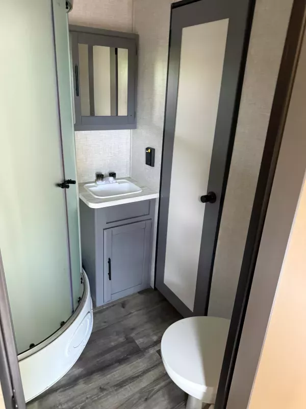 used Travel Trailers Keystone RV Crossroads for sale, in Jefferson City, MO Thumbnail 10