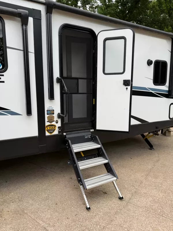 used Travel Trailers Keystone RV Crossroads for sale, in Jefferson City, MO Thumbnail 19