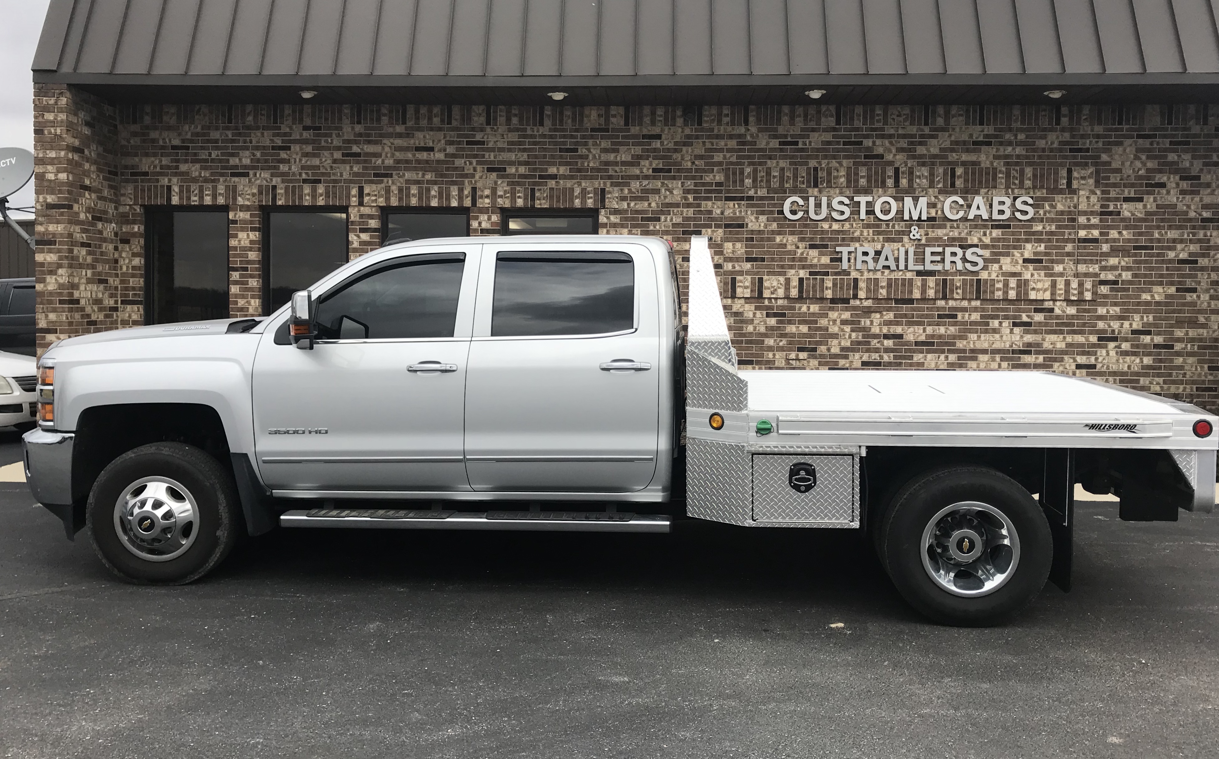 Custom Cabs And Trailers - dhqg5x9