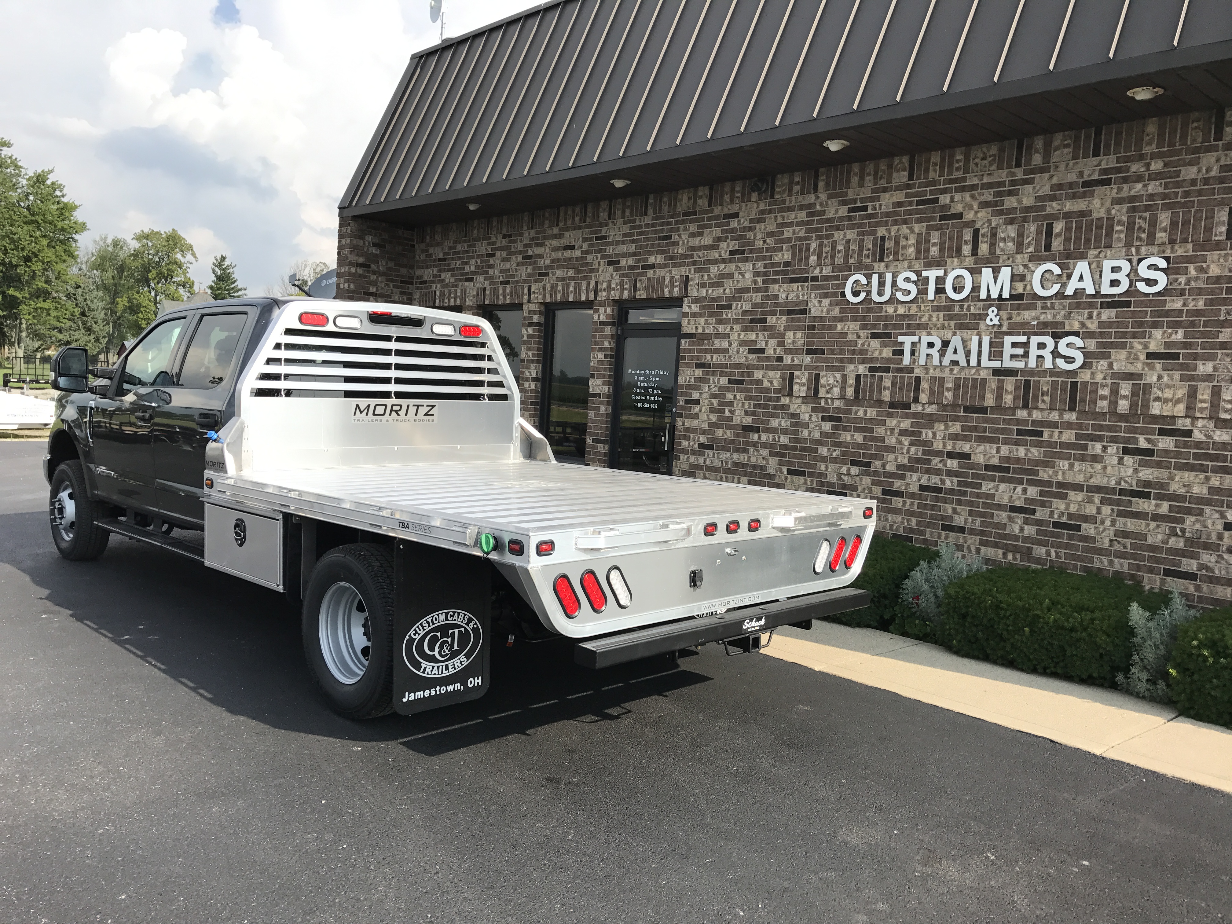 Custom Cabs And Trailers - 5fm2imr