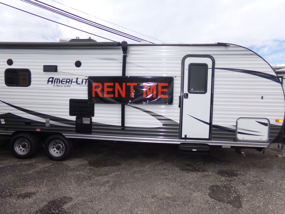 5GULFSTREAM TT 250RL 30' Sleeps 56 Modern Looking, Large Rear Window