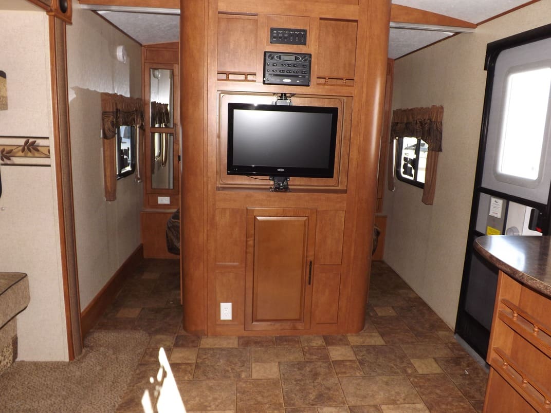 14SURVEYOR 34' TT Outside Kitchen, Double Full Size Bunk Beds Sun