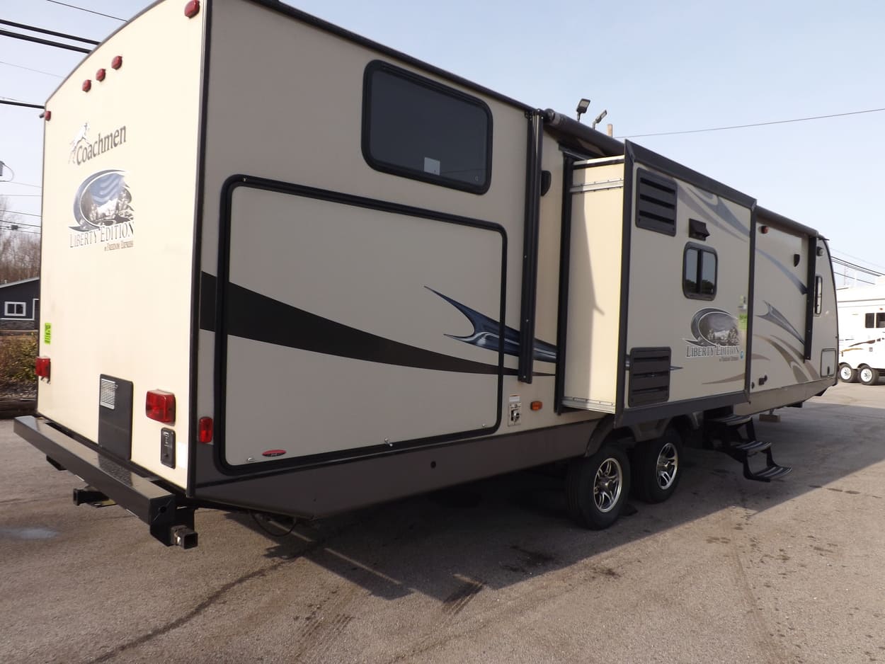21Coachmen Liberty TT 37' Classy! Kitchen Island, Outside Kitchen