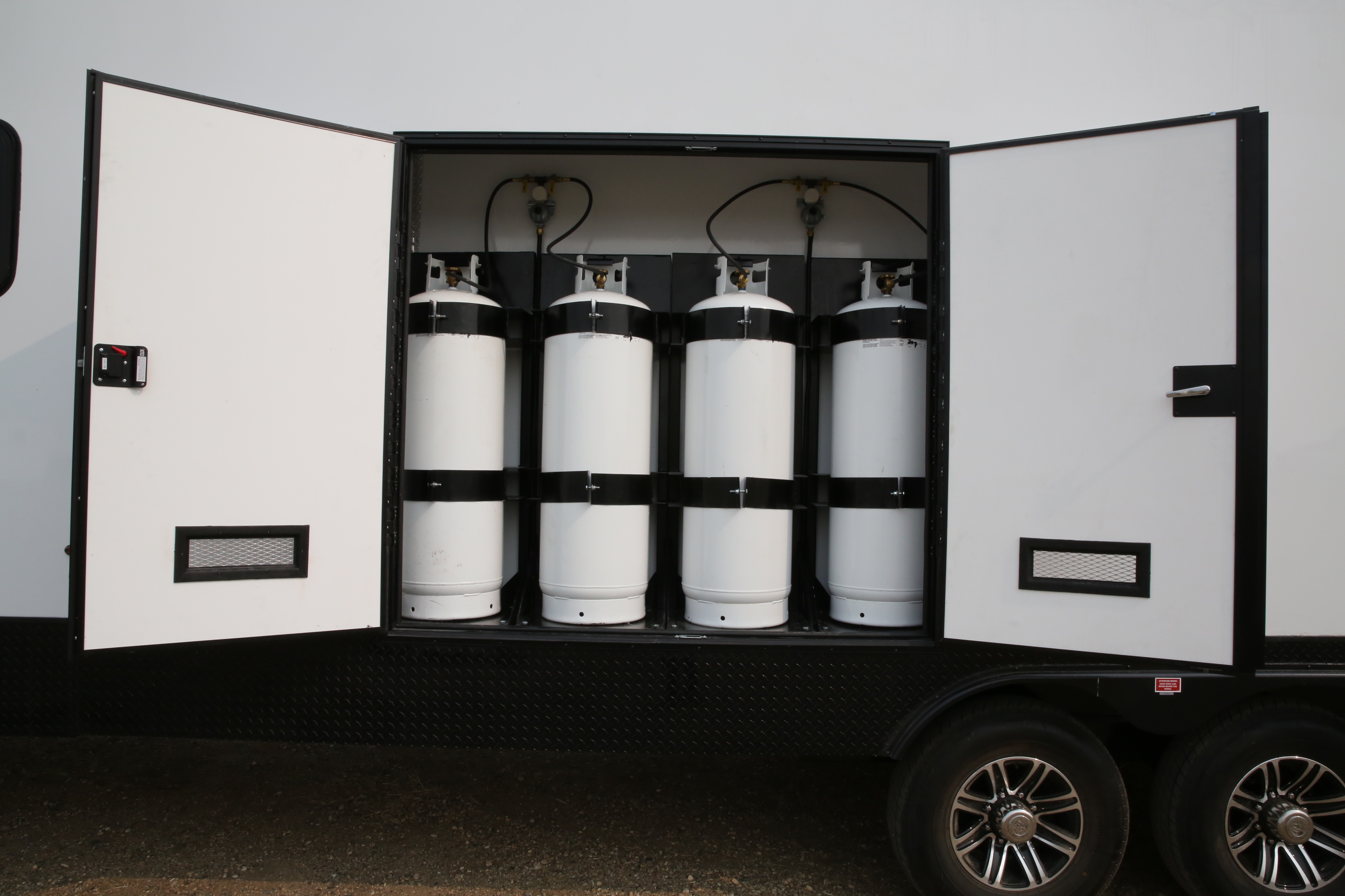 8.5x50 Tower Rig Dog House Visto's Trailer Sales Trailers for Sale in North Dakota