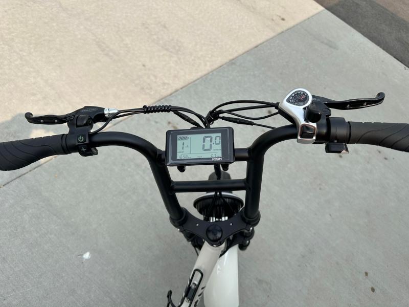2023 ICON Electric EBIKE EB01! Loaded and Ready to ride!! Let this high powered and comfortable EBIKE take you right in to Summer!  AKcUJUz3l45r