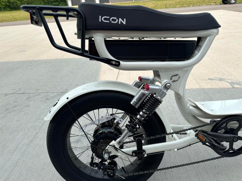 2023 ICON Electric EBIKE EB01! Loaded and Ready to ride!! Let this high powered and comfortable EBIKE take you right in to Summer!  AKcUJUovrddo
