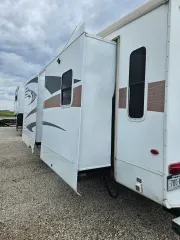 used Fifth Wheel Trailers CrossRoads RV  for sale, in Longmont, CO Thumbnail 4