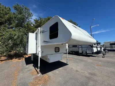 2008 Lance 992