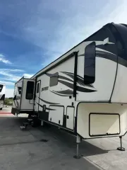 used Fifth Wheel Trailers Keystone RV  for sale, in Longmont, CO Thumbnail 3