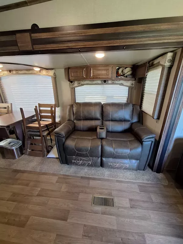 used Fifth Wheel Trailers Keystone RV Keystone RV for sale, in Murfreesboro, TN Thumbnail 3